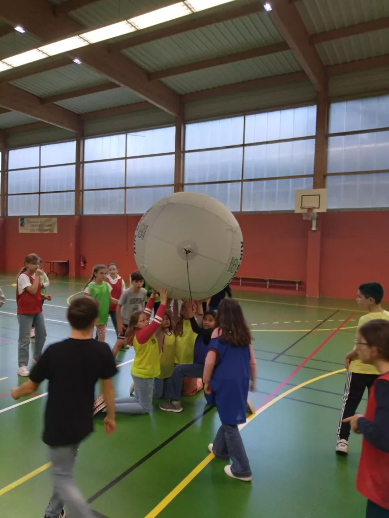 Le kinball, un sport de coopération !