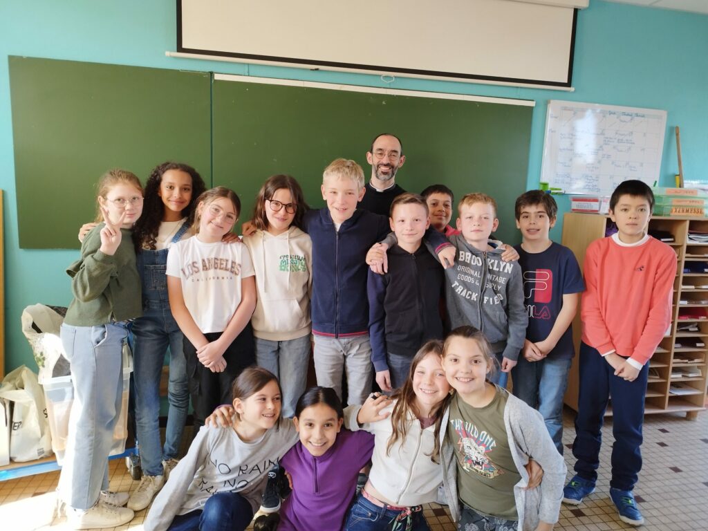 Les CM2  à la rencontre du Père Stéphane